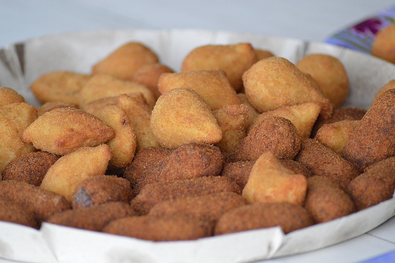 COXINHA DE FRANGO C/REQUEIJAO