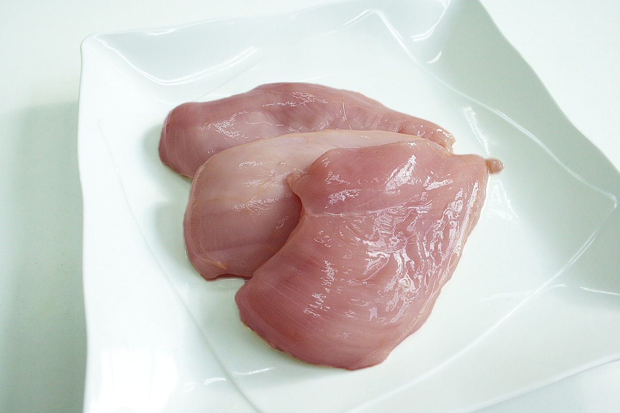 EMBUTIDO DE PEITO DE FRANGO SADIA KG
